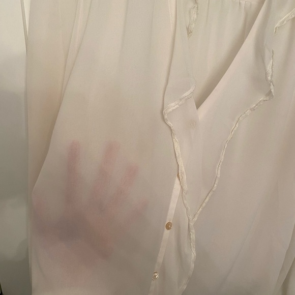 Feminine off-white blouse - Picture 6 of 7